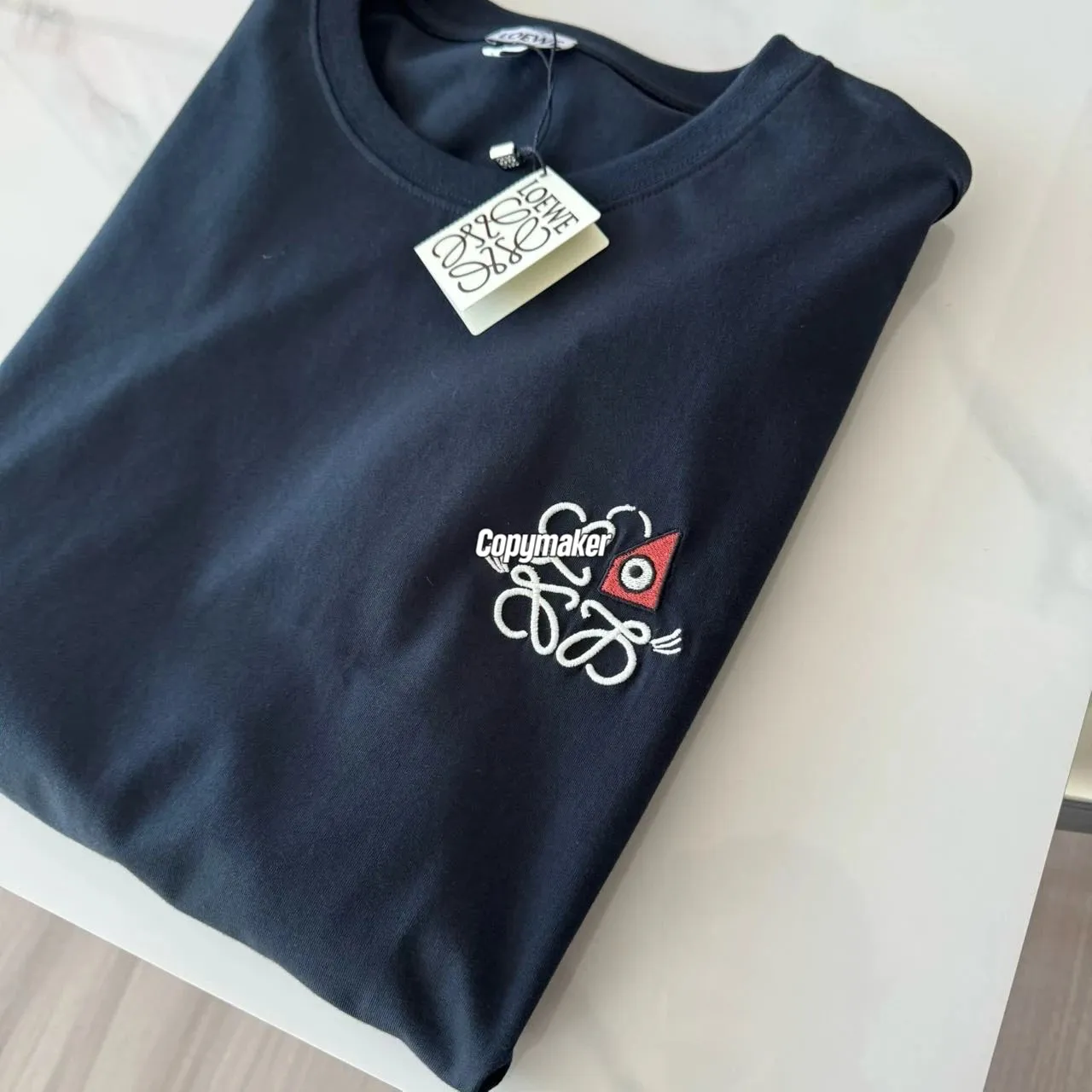 【預售】LOWE× Louis Wain 26SS 聯名款 SS26 春士系列 幾何刺繡貓咪 簡約 短袖T恤