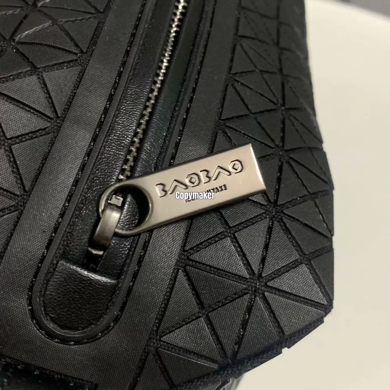 【預售】lssey Mivake 24SS 三宅一生 Kuro Saddle 相機包單肩包側背包斜背包 黑色