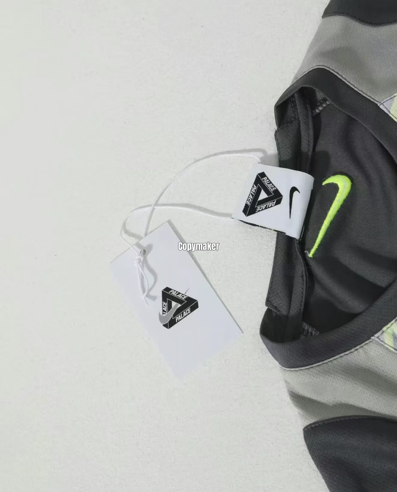 【預售】PALACE x NK  26SS 聯名 TOTAL P90 JERSEY logo 印花球衣短袖T恤