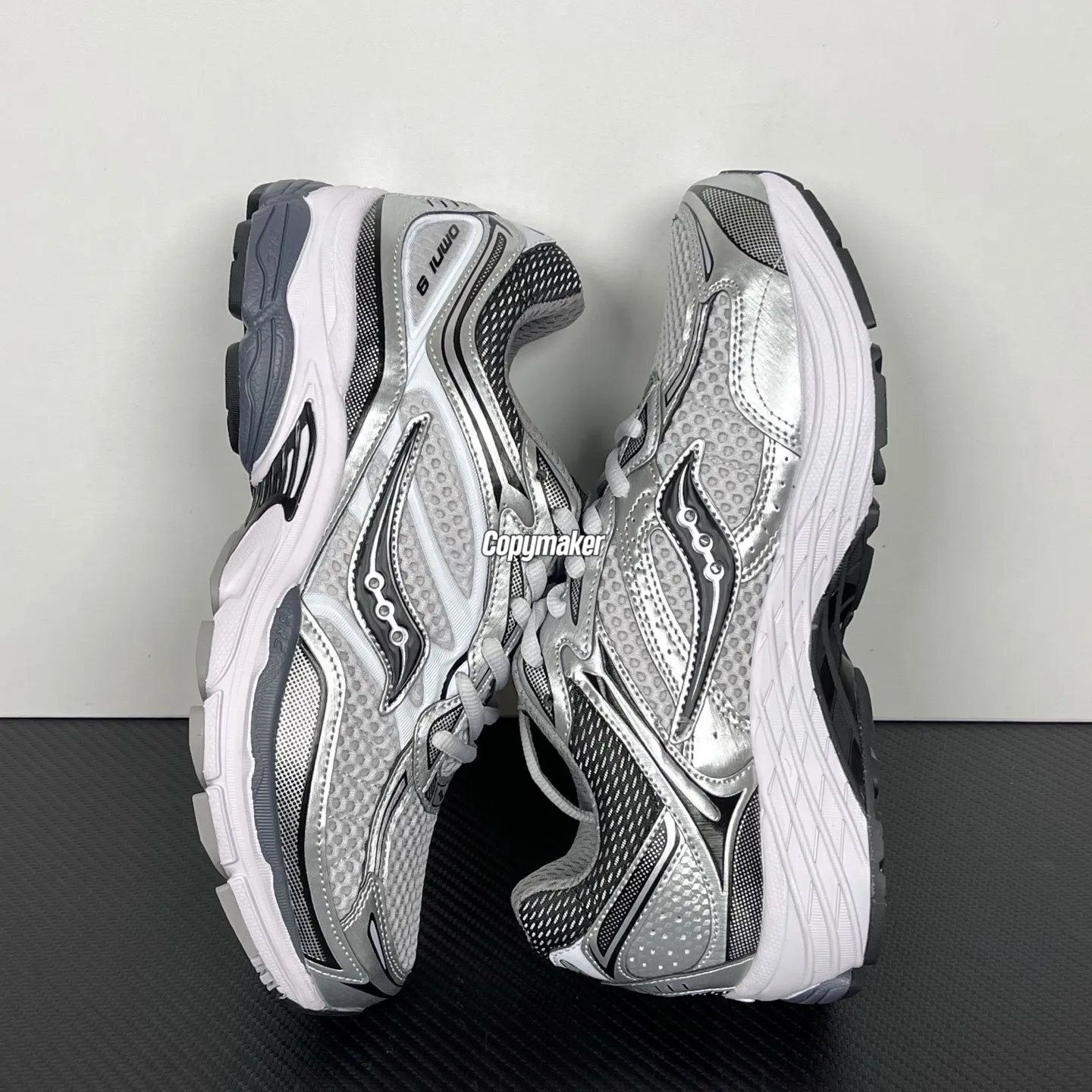 【預售】Saucony Pro Grid Omni 9 OG 減震機能運動鞋休閒鞋 灰銀