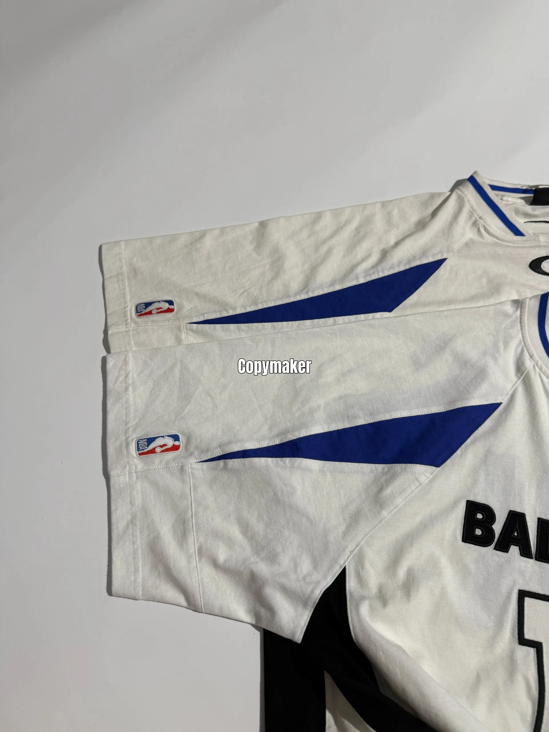 【618新品】【過驗】巴黎 BLC 26SS x NBA 聯名 拼接刺繡logo 短袖T恤足球衣 白色