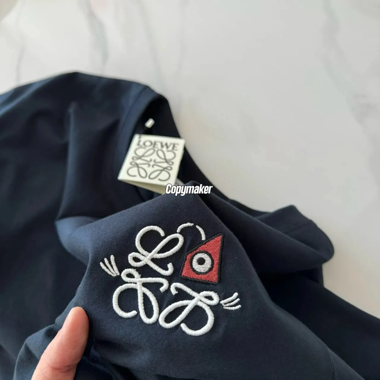 【預售】LOWE× Louis Wain 26SS 聯名款 SS26 春士系列 幾何刺繡貓咪 簡約 短袖T恤
