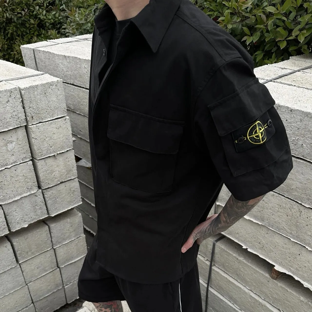 【現貨】STONE ISLAND 26SS  石頭島 純棉梭織袖章 工裝短袖襯衫T恤短袖夾克 黑色
