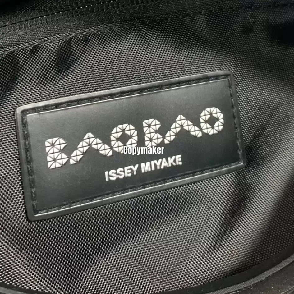 【預售】lssey Mivake 24SS 三宅一生 Kuro Saddle 相機包單肩包側背包斜背包 黑色