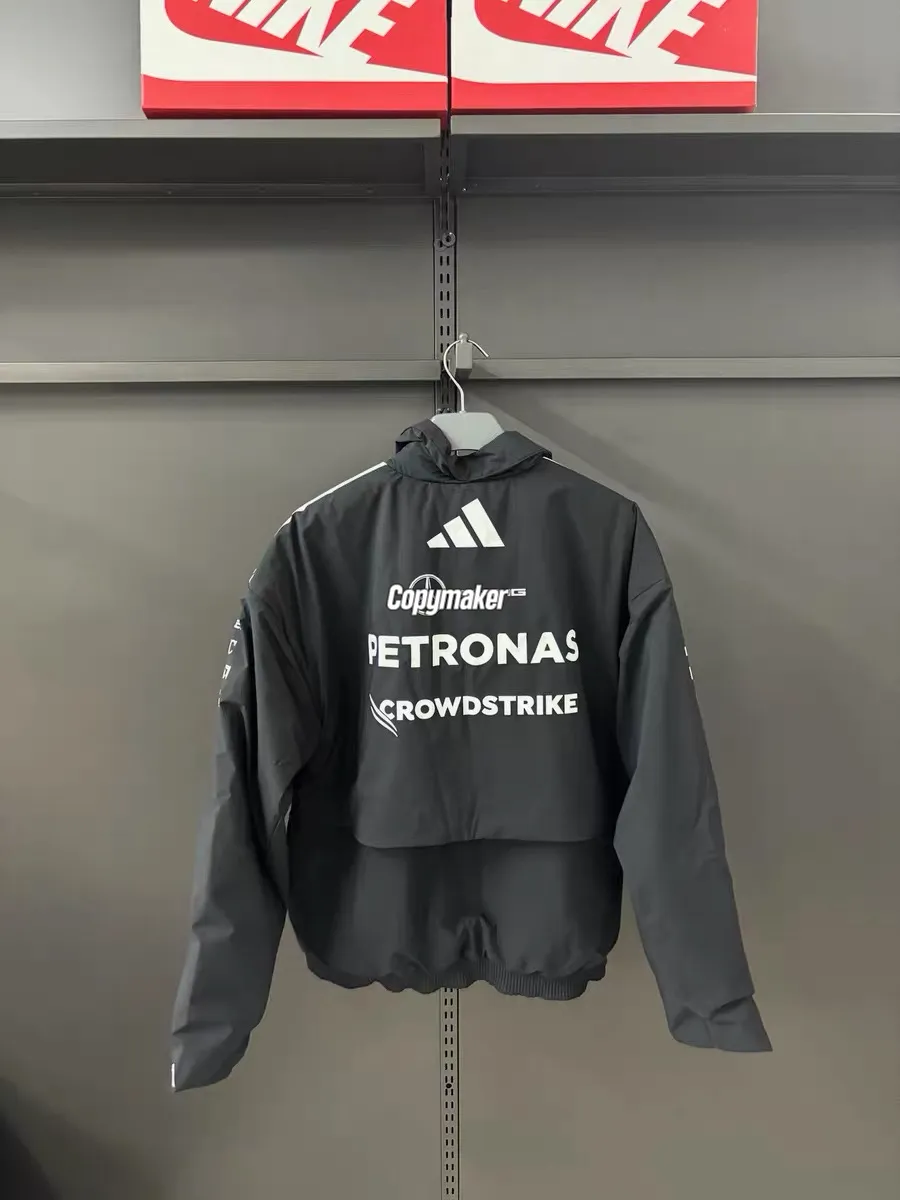 【預售】AD × MERCEDES-AMG 聯名款 PETRONAS F1 一級方程式車隊 拉鍊夾克外套棉服 黑色
