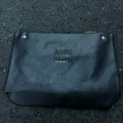 【福利回饋】M1U M1U 24SS 繆繆 壓印壓紋字母logo 皮質 托特包手提袋單肩包：圖片 5