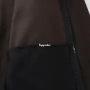 【預售】【雙11福利】M1U M1U 25SS 繆繆 字母Logo刺繡 搖粒絨 立領夾克外套 深棕：圖片 10