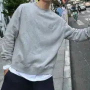 M1U M1U 23FW 繆繆 字母Logo貼布刺繡 簡約基本款 大學T圓領衛衣長袖 花灰色：圖片 3