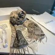 LOWE Anagram 拼接拼色 經典款 純羊毛 圍巾 披肩 三色：圖片 7