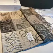 LOWE Anagram 拼接拼色 經典款 純羊毛 圍巾 披肩 三色：圖片 10