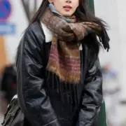 【預售】Viv1enne Westwood 23FW 經典款 漸層拼色 土星星球刺繡 羊毛混紡 圍巾 披肩：圖片 8