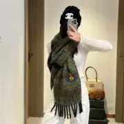 【預售】Viv1enne Westwood 23FW 經典款 漸層拼色 土星星球刺繡 羊毛混紡 圍巾 披肩：圖片 9