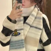 【預售】Viv1enne Westwood 23FW 經典款 漸層拼色 土星星球刺繡 羊毛混紡 圍巾 披肩：圖片 11