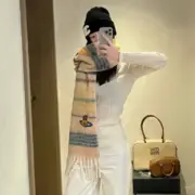 【預售】Viv1enne Westwood 23FW 經典款 漸層拼色 土星星球刺繡 羊毛混紡 圍巾 披肩：圖片 12