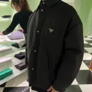 PRA 23FW Re-Nylon 再生尼龍 三角標口袋 棉服外套夾克：圖片 3