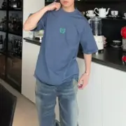 【預售】巴黎 BLC 25SS 麥穗刺繡logo 簡約素色 短袖T恤 黑色/藍色：圖片 11