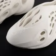 【現貨】YEEZY Foam Runner "Ararat" 骨白 洞洞鞋 洞洞拖 拖鞋 YZY G55486：圖片 6