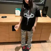 【現貨】Viv1enne Westwood 24SS 土星星球噴霧印花 短袖T恤 黑色：圖片 5