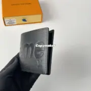 【預售】1V x Sup 聯名 Slender Wallet 壓紋Logo 黑色 皮夾短夾錢包：圖片 7