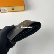 【預售】1V x Sup 聯名 Slender Wallet 壓紋Logo 黑色 皮夾短夾錢包：圖片 8