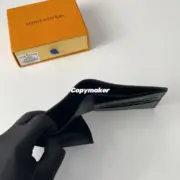 【預售】1V x Sup 聯名 Slender Wallet 壓紋Logo 黑色 皮夾短夾錢包：圖片 9