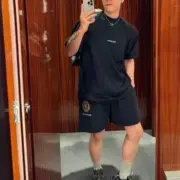 【現貨】巴黎 BLC 25SS 胸口刺繡小logo 袖章徽章 水洗 短袖T恤 黑色：圖片 6