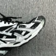 【預售】巴黎 BLC 7.0 Runner 時尚復古作舊 增高 老爹鞋 休閒鞋 黑白：圖片 7