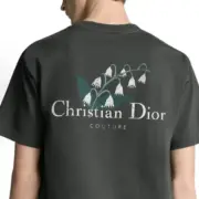 【現貨】D1OR 25FW Couture 開裂小破壞 胸前字母logo 背後鈴蘭花 短袖T恤 黑色/白色：圖片 7