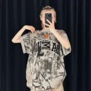 巴黎 BLC 23SS SKATER T-SHIRT  秀款 曼聯 水洗塗鴉作舊破壞 毛巾刺繡 短袖T恤：圖片 5