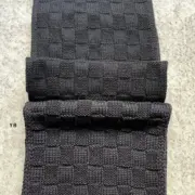 【過驗】1V 24FW 棋盤格 字母刺繡 簡約黑色 經典款 純羊毛 圍巾披肩圍脖：圖片 8