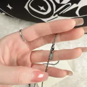 1V 20FW INITIALES 經典logo Monogram 白松石 項鍊 吊墜 M00317：圖片 8