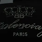 巴黎 BLC 24SS 水鑽燙鑽皇冠logo 小破壞 簡約素色 短袖T恤 黑色：圖片 8