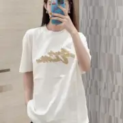 【現貨】1V 25SS 毛巾繡logo字母 背面小logo 短袖T恤 黑/白：圖片 11