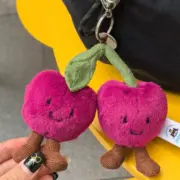 【現貨】【過驗】Jellycat 趣味櫻桃櫻桃小人 鑰匙圈吊飾掛飾配件安撫玩偶娃娃 11cm：圖片 4