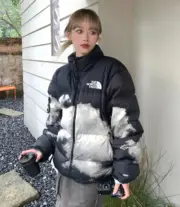 THE NOTH FACE 1992系列 扎染印花雲朵 30周年限定款 北臉 羽絨外套 夾克：圖片 4