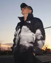 THE NOTH FACE 1992系列 扎染印花雲朵 30周年限定款 北臉 羽絨外套 夾克：圖片 7