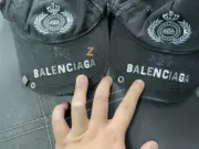 【現貨】巴黎 BLC 23SS 紐交所秀款 雙B麥穗徽章 作舊破壞塗鴉 刺繡 老帽 鴨舌帽 棒球帽 帽子：圖片 4