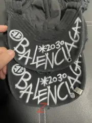 【現貨】巴黎 BLC 23SS 紐交所秀款 雙B麥穗徽章 作舊破壞塗鴉 刺繡 老帽 鴨舌帽 棒球帽 帽子：圖片 6