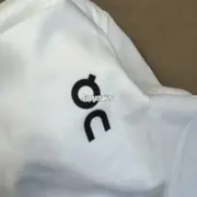 【預售】On昂跑 RunningClub 經典logo 素色簡約 短袖T恤 黑/白：圖片 6