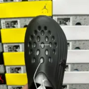 【618新品】NK ReactX Rejuven8 復古洞洞鞋懶人鞋拖鞋 全黑黑色 HV5060-001：圖片 7