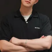 M1U M1U 24SS 繆繆 刺繡字母logo 經典款 素色簡約 Polo衫短袖T恤：圖片 6