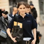 M1U M1U 24SS 繆繆 刺繡字母logo 經典款 素色簡約 Polo衫短袖T恤：圖片 7