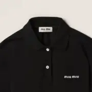 M1U M1U 24SS 繆繆 刺繡字母logo 經典款 素色簡約 Polo衫短袖T恤：圖片 4