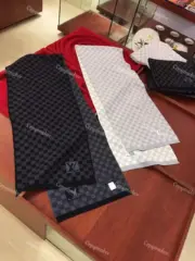 1V 經典棋盤格格紋 雙面 經典款 純羊毛 圍巾 披肩 二色：圖片 4