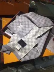 1V 經典棋盤格格紋 雙面 經典款 純羊毛 圍巾 披肩 二色：圖片 10