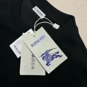 【現貨】【全套包裝】BR 25SS 經典格紋貼布 素色簡約 短袖T恤：圖片 4