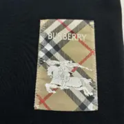 【現貨】【全套包裝】BR 25SS 經典格紋貼布 素色簡約 短袖T恤：圖片 5