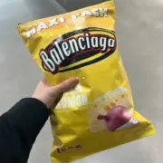 【預售】巴黎 BLC 24SS 秀款 拉鍊薯片包手拿包手提包小包 頭層牛皮 黃色：圖片 4