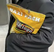 【預售】巴黎 BLC 24SS 秀款 拉鍊薯片包手拿包手提包小包 頭層牛皮 黃色：圖片 6