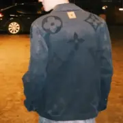 【預售】1V 25SS 滿版老花字母logo  水洗皮標 牛仔外套夾克襯衫：圖片 9